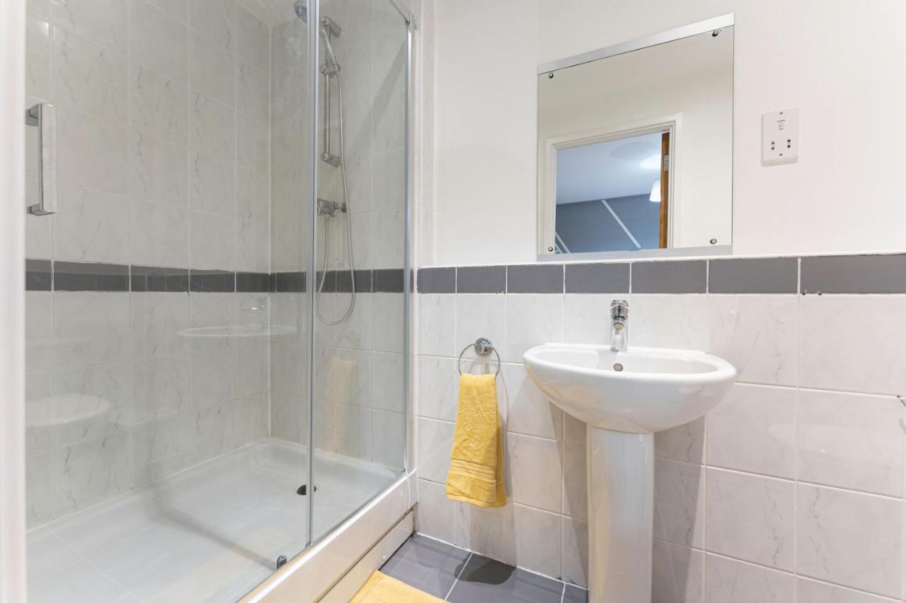 Riley House Spacious City Apartment Coventry Dış mekan fotoğraf